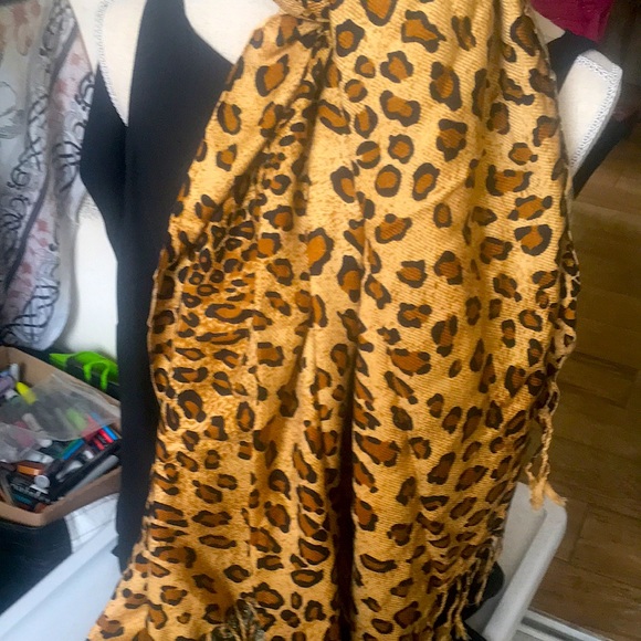 Leopard Print Pashmina Scarf- Wrap - Picture 3 of 5